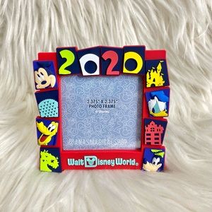 WDW Mickey And Friends Magnet Frame